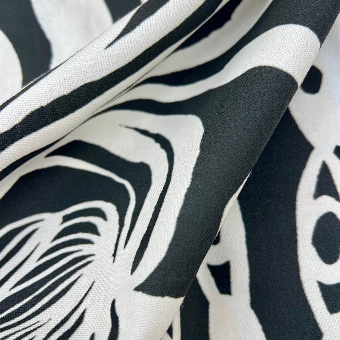 Textile Floral, White/Black