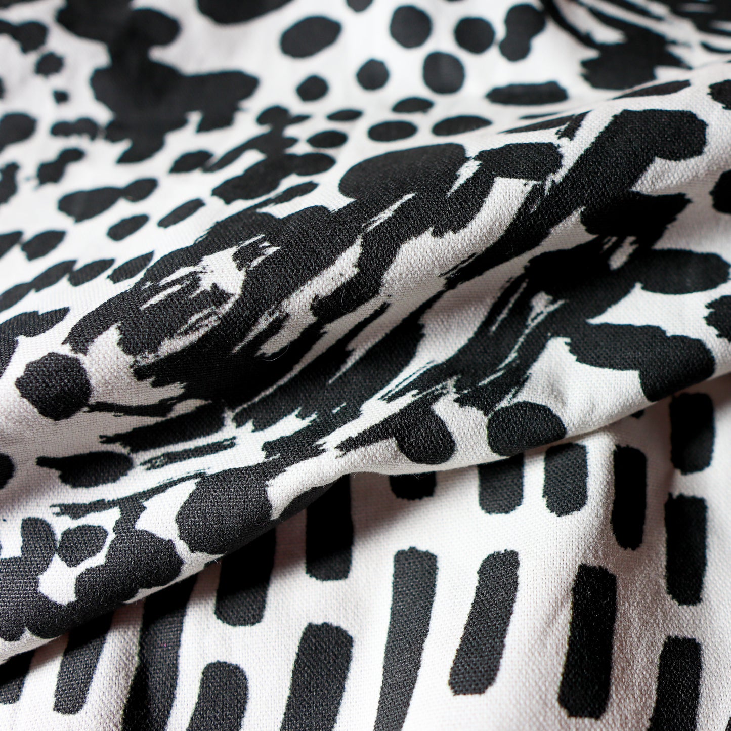 Textile Scratches, Black/White